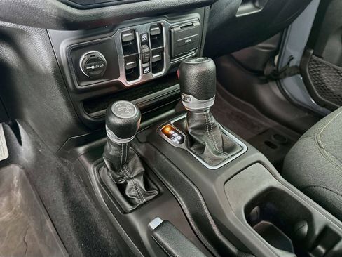 Used 2024 Jeep Wrangler Unlimited w/ Convenience Group AWD/4WD image 24