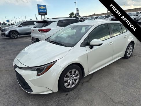 Used 2020 Toyota Corolla LE FWD image 2