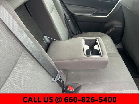 Used 2024 Toyota RAV4 XLE AWD/4WD image 9