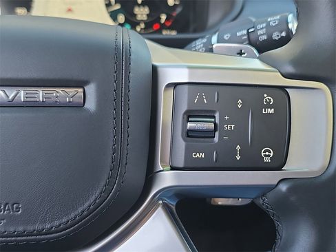 Certified 2025 Land Rover Discovery Metropolitan Edition image 20