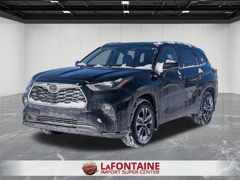 Certified 2023 Toyota Highlander XLE image 1