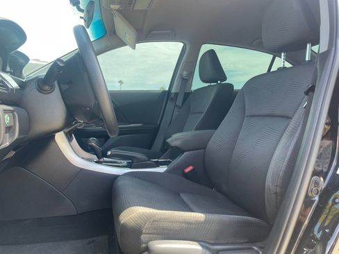 Used 2017 Honda Accord LX image 7