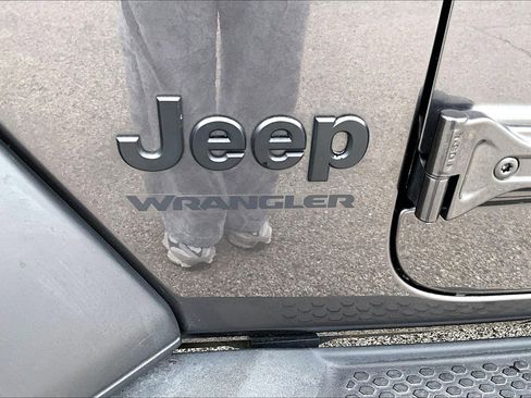 Used 2022 Jeep Wrangler Sport AWD/4WD image 31