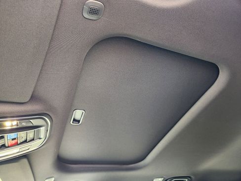 New 2025 Jeep Grand Cherokee Altitude image 17