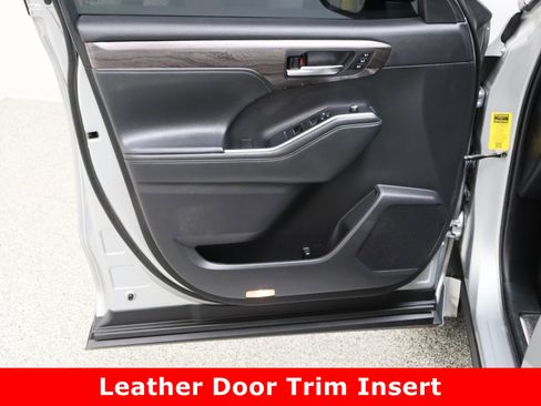 Used 2022 Toyota Highlander Platinum image 12
