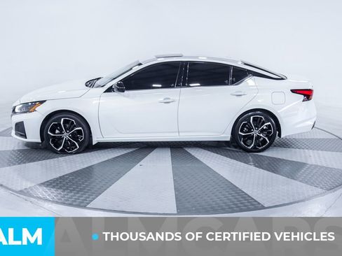 Used 2023 Nissan Altima 2.5 SR w/ SR Premium Package image 4