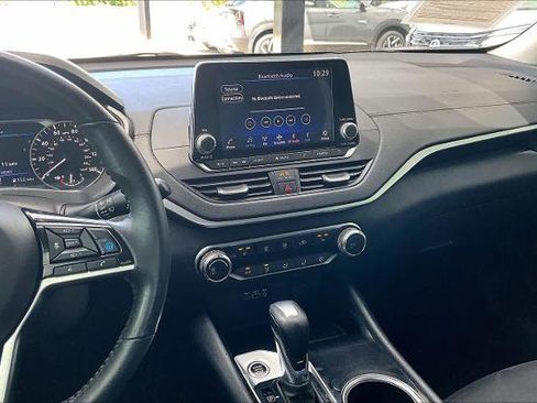 Certified 2022 Nissan Altima 2.5 SV w/ SV Premium Package FWD image 7