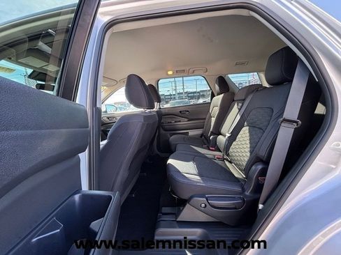 Used 2024 Nissan Pathfinder SV AWD/4WD image 17