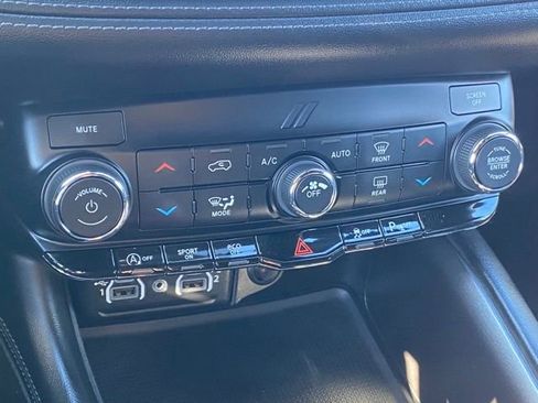 Used 2023 Dodge Durango SXT Launch Edition AWD/4WD image 18