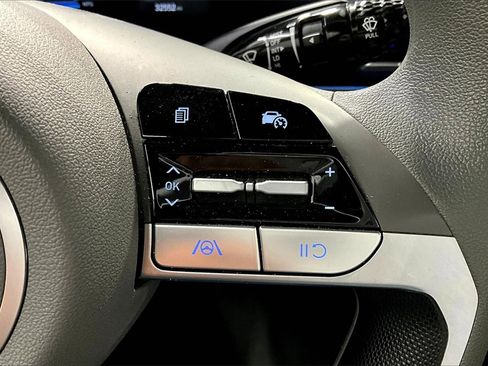 Used 2024 Hyundai Elantra SEL image 12