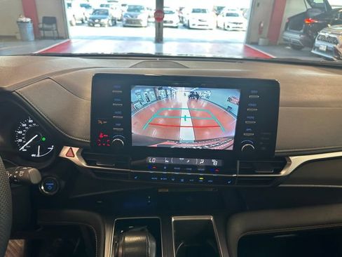 Certified 2024 Toyota Sienna XLE Woodland Edition AWD/4WD image 21