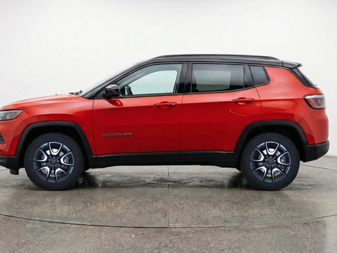 Used 2025 Jeep Compass Trailhawk AWD/4WD image 5