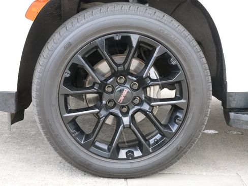 Used 2022 GMC Yukon XL SLE w/ Gmc Pro Safety Plus Package AWD/4WD image 6