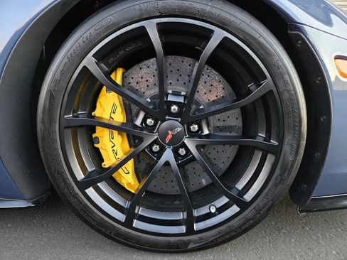 Used 2012 Chevrolet Corvette Z06 w/ 3LZ Preferred Equipment Group RWD image 12