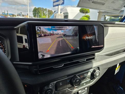 New 2025 Jeep Gladiator Sport image 26