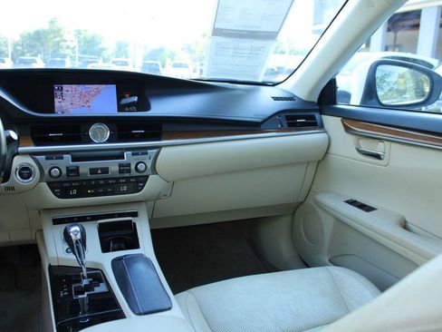 Used 2014 Lexus ES 300h w/ Luxury Package w/Bamboo Trim FWD image 15