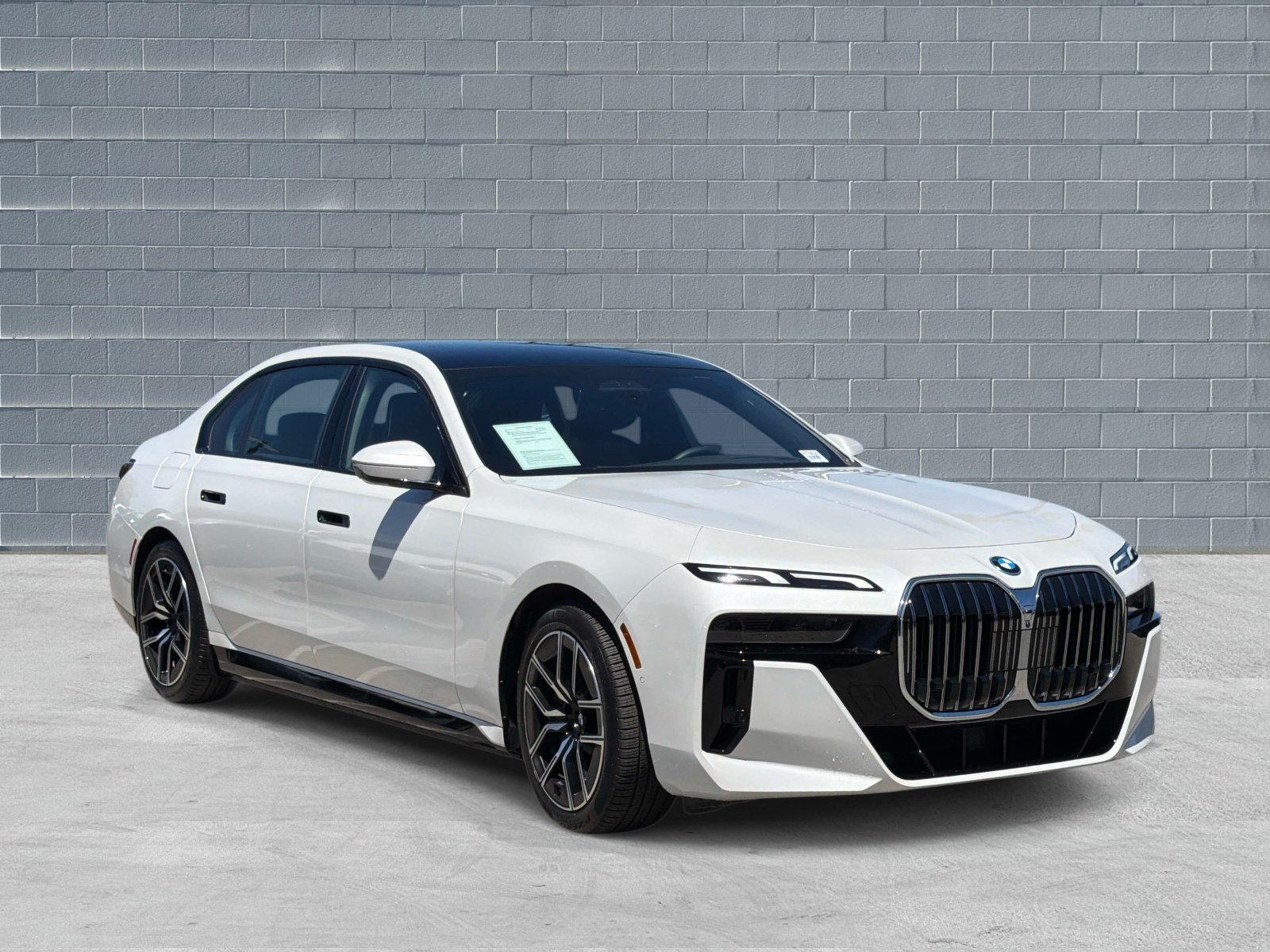 Used 2026 BMW 750e xDrive AWD/4WD image 1
