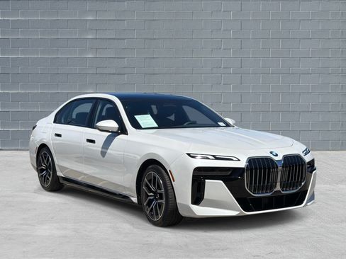 Used 2026 BMW 750e xDrive AWD/4WD image 1