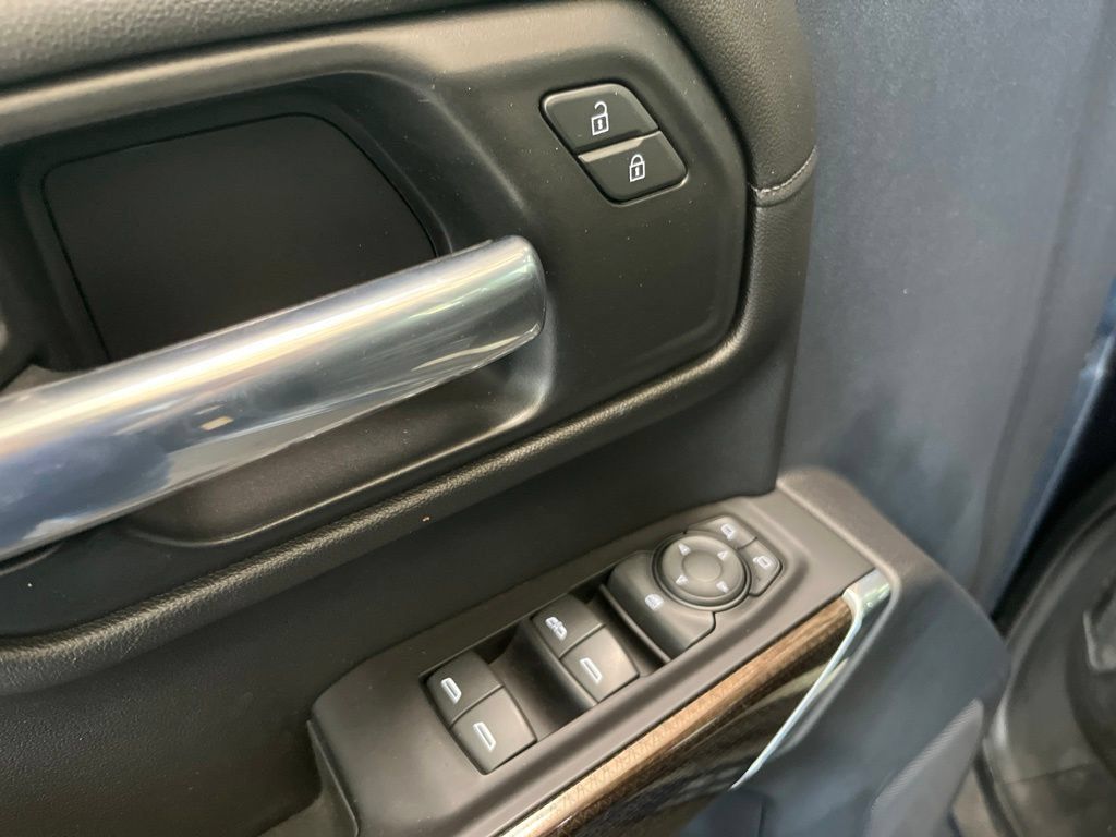 Used 2020 Chevrolet Silverado 1500 LT w/ Convenience Package AWD/4WD image 4