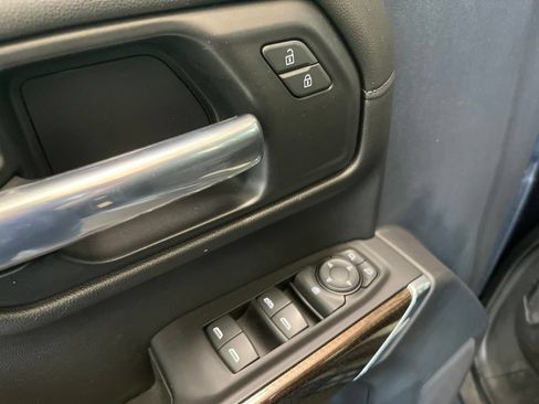 Used 2020 Chevrolet Silverado 1500 LT w/ Convenience Package AWD/4WD image 4