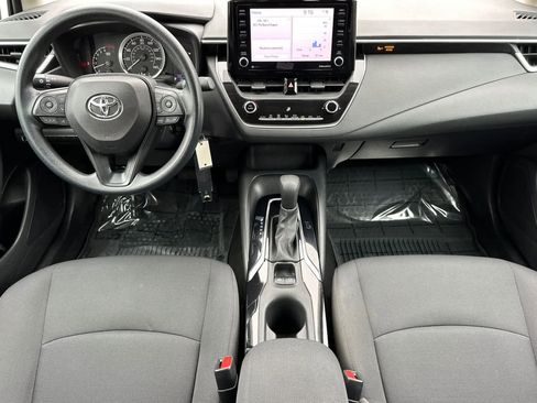 Used 2022 Toyota Corolla LE image 3