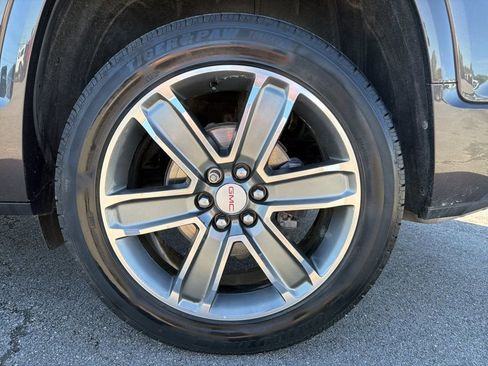 Used 2018 GMC Acadia Denali w/ Technology Package FWD image 12