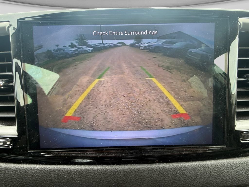 Used 2024 Chrysler Pacifica Touring-L FWD image 27
