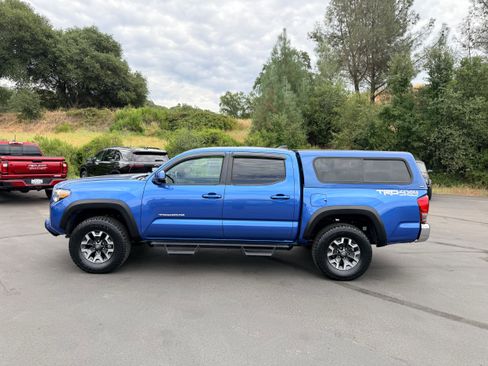Used 2017 Toyota Tacoma TRD Off-Road w/ Tow Package AWD/4WD image 1