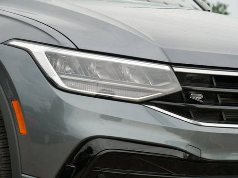 Used 2023 Volkswagen Tiguan SE R-Line AWD/4WD image 10