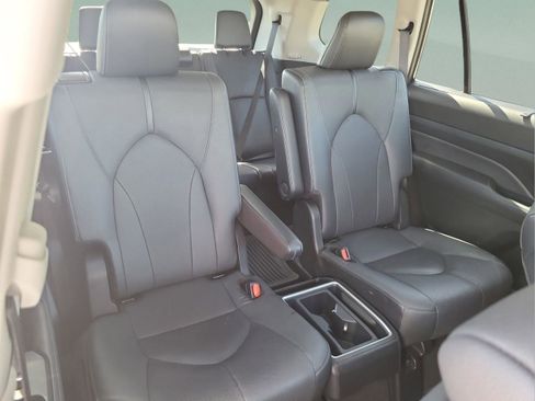 Used 2024 Toyota Grand Highlander XLE image 22