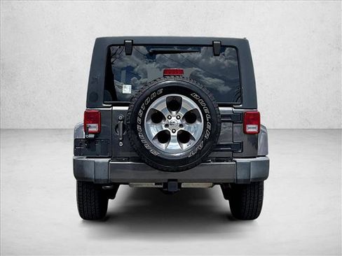 Used 2017 Jeep Wrangler Unlimited Sahara w/ Connectivity Group AWD/4WD image 4