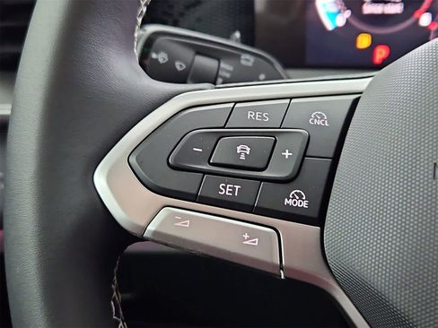 New 2026 Volkswagen Tiguan SE image 25