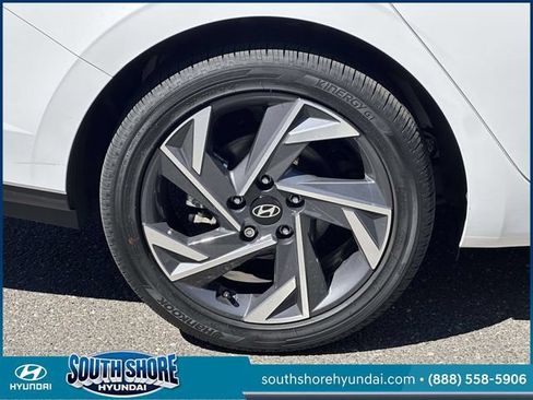 Certified 2025 Hyundai Elantra SEL w/ Cargo Package FWD image 8