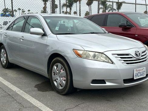 Used 2009 Toyota Camry SE FWD image 2