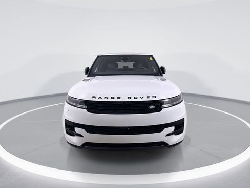 Used 2025 Land Rover Range Rover Sport SE AWD/4WD image 3