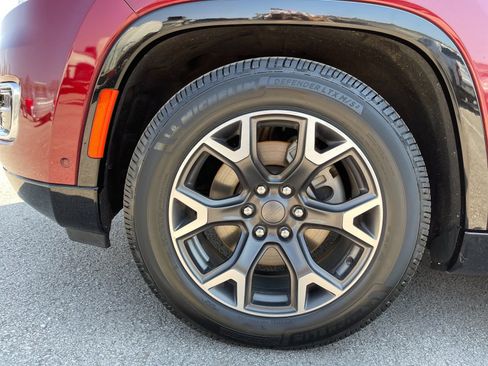 Used 2024 Jeep Wagoneer Series III AWD/4WD image 33