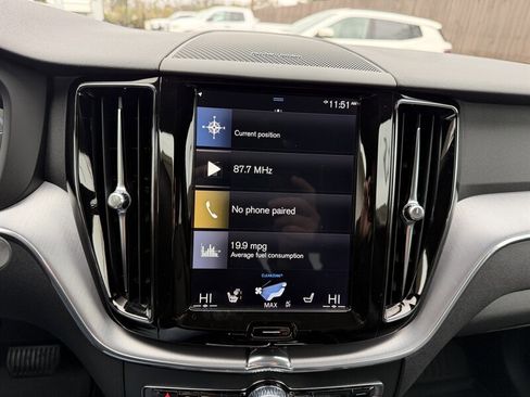 Used 2020 Volvo XC60 T5 Momentum image 32