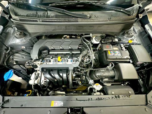 Used 2024 Hyundai Venue Limited image 17