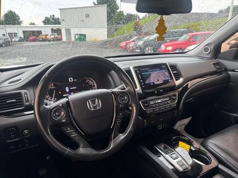 Used 2017 Honda Pilot Touring image 17