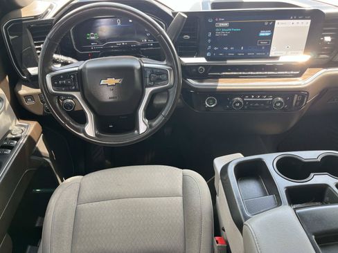 Used 2022 Chevrolet Silverado 1500 LT AWD/4WD image 14