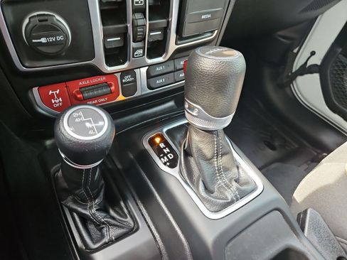 Used 2024 Jeep Gladiator Mojave w/ Convenience Group AWD/4WD image 27