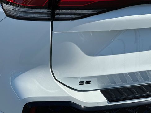 New 2026 Volkswagen Tiguan SE R-Line FWD image 7