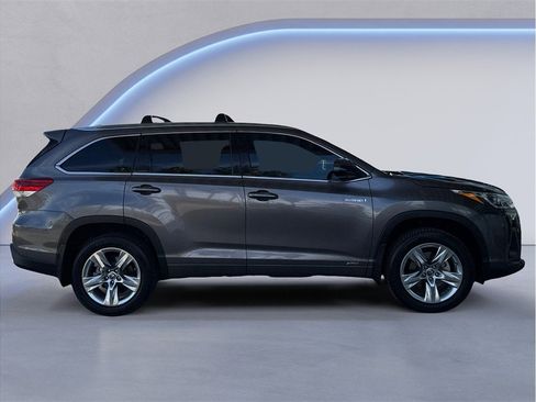Used 2017 Toyota Highlander Limited image 7