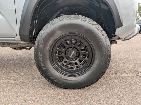 Used 2019 Toyota Tacoma TRD Off-Road AWD/4WD image 21