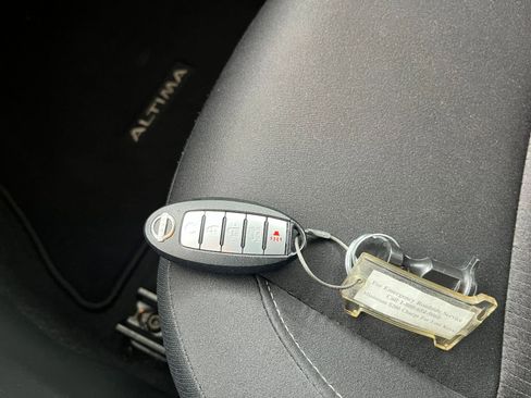 Used 2025 Nissan Altima 2.5 SV image 22