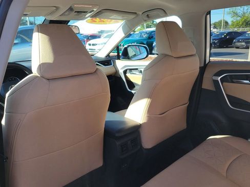 Used 2022 Toyota RAV4 XLE image 11