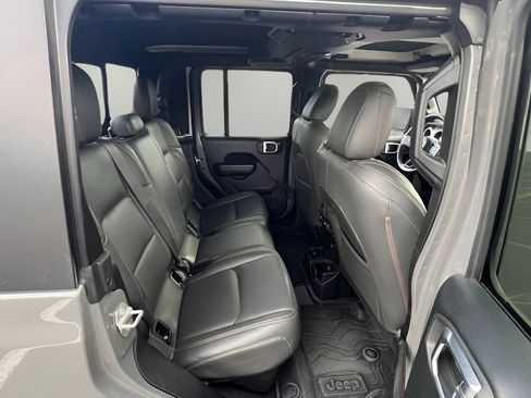 Used 2021 Jeep Gladiator Sport AWD/4WD image 16