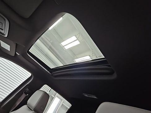 Used 2023 GMC Sierra 1500 SLT w/ SLT Premium Package image 31