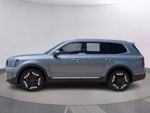 Used 2024 Kia Telluride S w/ S Sunroof Package FWD image 2