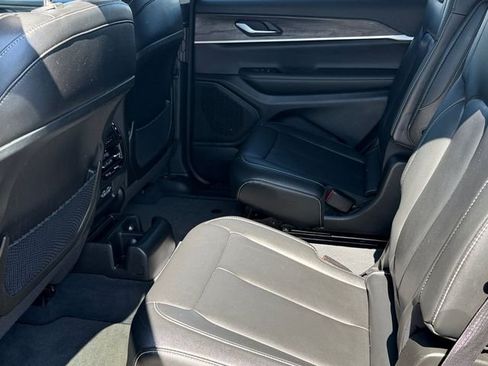 Used 2023 Jeep Grand Cherokee L Limited AWD/4WD image 13